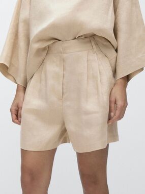 Massimo Dutti Beige High-Waist Pleated Shorts